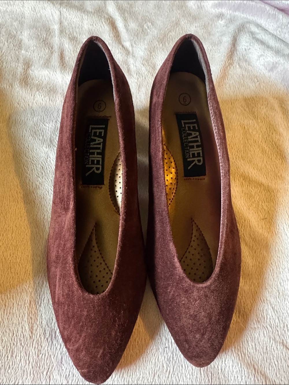 Vintage Women's Burgundy Suede Pointed-Toe Flats
